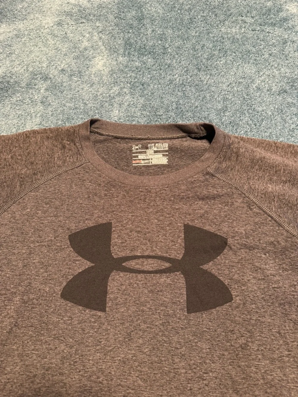 Under Armour Boy's Gray Short‎ Sleeve Athletic Tee with Black Logo Size XL